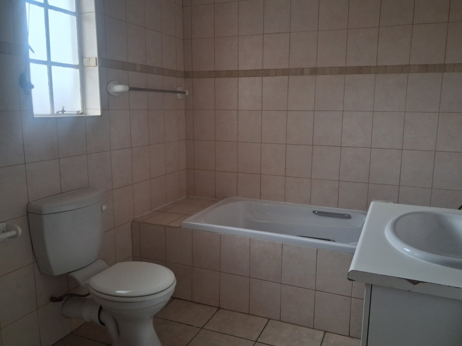 To Let 3 Bedroom Property for Rent in Pentagon Park Free State
